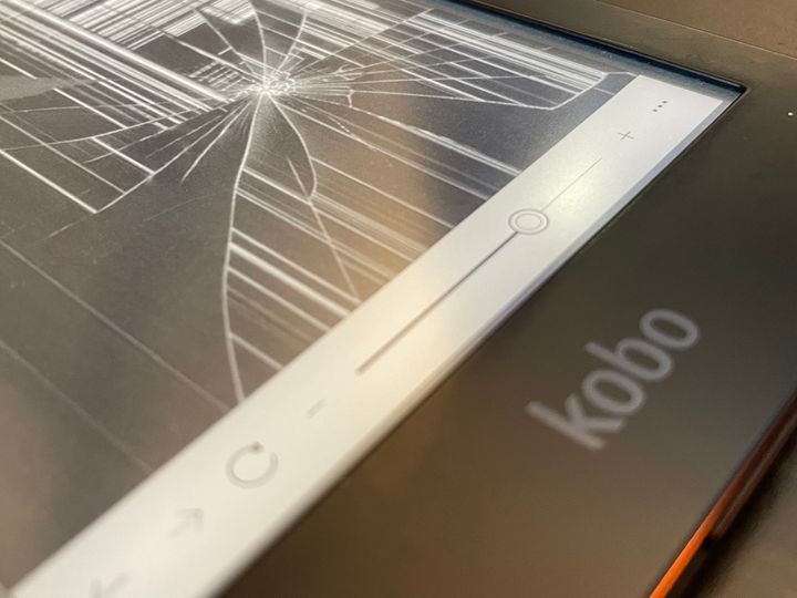 Kobo crashes or freezes, often in sleep mode. Image shows an e-reader that got stuck.